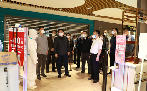 国家卫健委副主任、国家疾控总局局长王贺胜一行视察blt上海七宝万科店