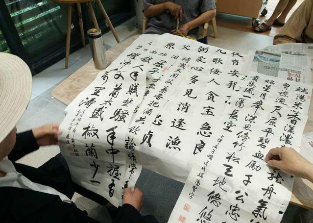 华润万家开展夕阳红献爱心活动