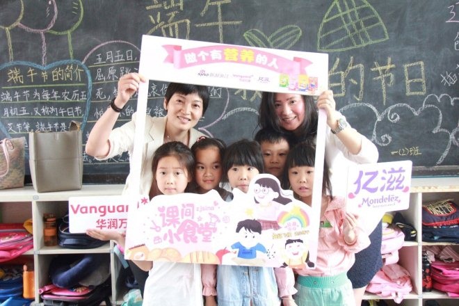 华润万家携手亿滋助力课间小食堂公益活动