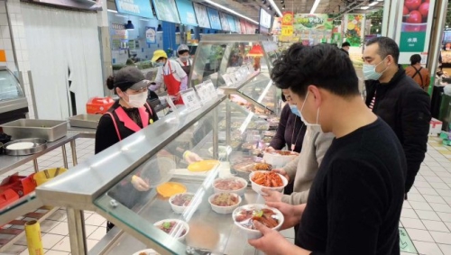 扩大省内农副产品销售，苏果第三届龙虾节日销2000斤